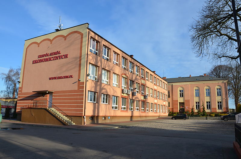 Szkoła Nr 3 Starogard Gdański Zespół Szkół Ekonomicznych w Starogardzie Gdańskim Kociewskie Ce 83-200